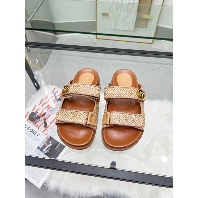 G*u*i sandals